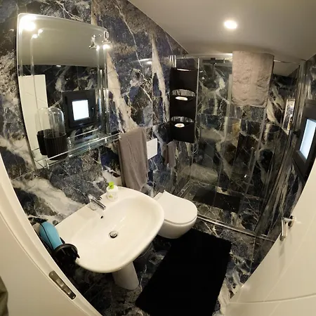 Kristal Lux Apartman Tirana